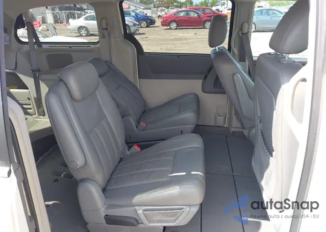 2009 Chrysler Town & Country Touring из США, поврежденный, VIN 2A8HR54129R635760